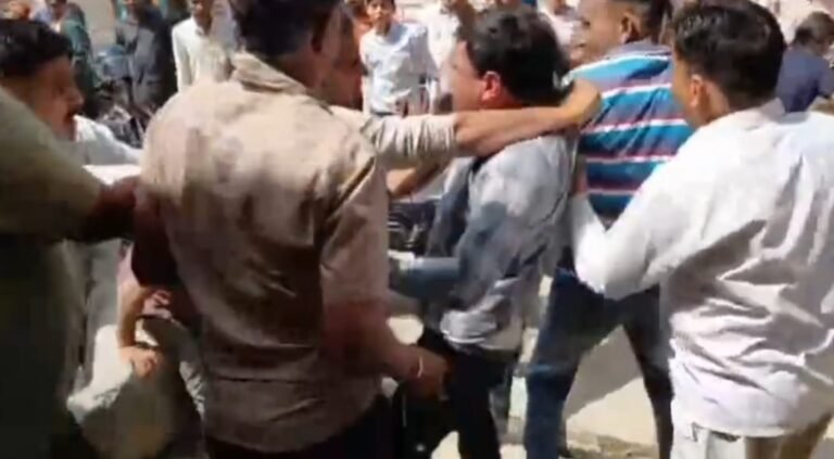 मुरादाबाद में जांच के दौरान मारपीट, प्रधान और शिकायतकर्ता के बीच झगड़ा