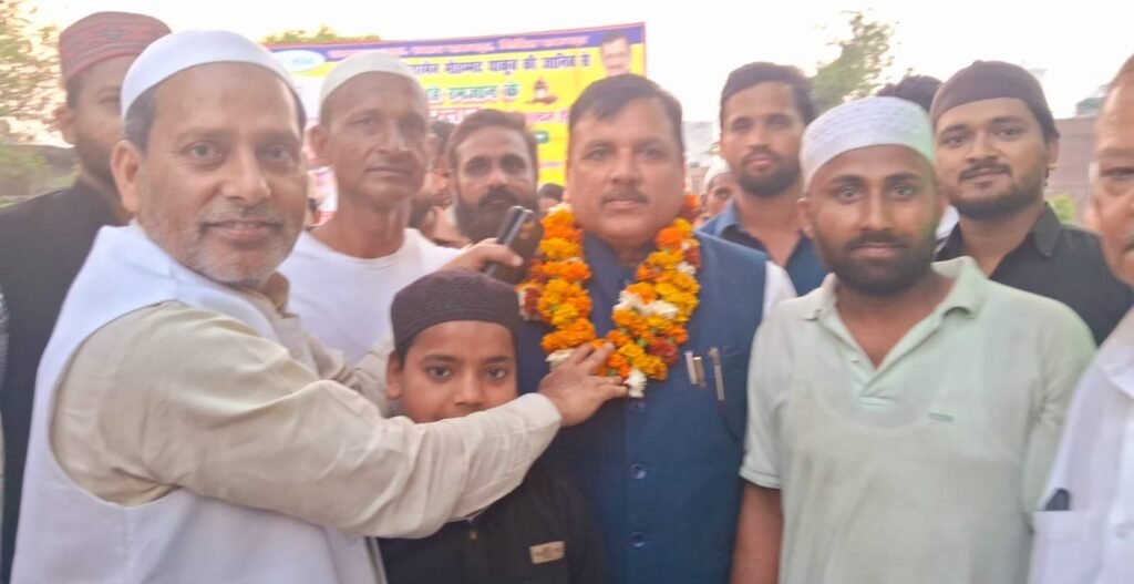 पाकबड़ा रोज़ा इफ्तार कार्यक्रम में शामिल राज्यसभा सांसद संजय सिंह