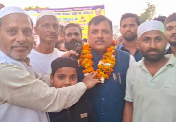 पाकबड़ा रोज़ा इफ्तार कार्यक्रम में शामिल राज्यसभा सांसद संजय सिंह