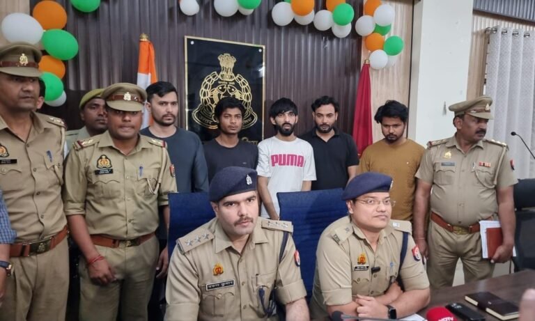 मुरादाबाद में अपहरण की साजिश नाकाम होने के बाद गिरफ्तार आरोपी और बरामद सामान