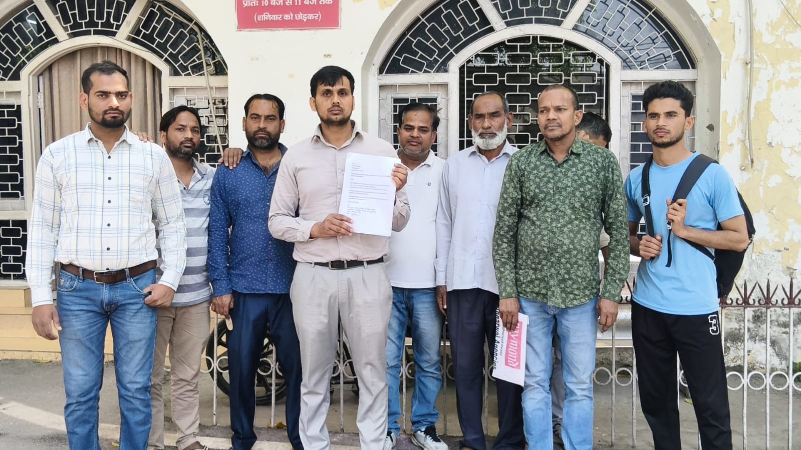 मुरादाबाद के लोदीपुर जवाहर नगर में वक्फ व सार्वजनिक भूमि पर कथित अवैध कब्जे का दृश्य