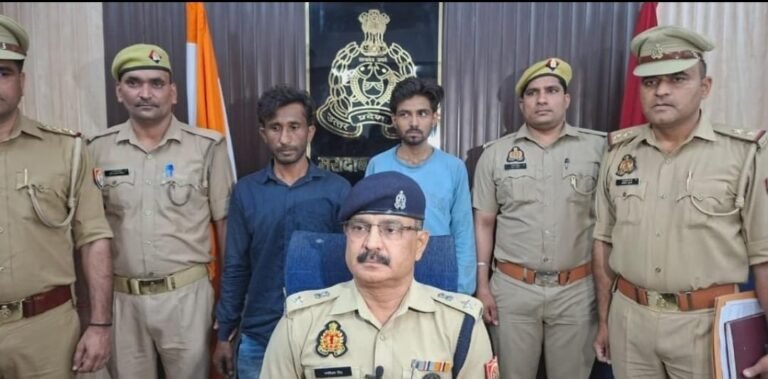 मुरादाबाद चरस तस्कर गिरफ्तार मामले में पुलिस द्वारा बरामद चरस और तमंचा का दृश्य