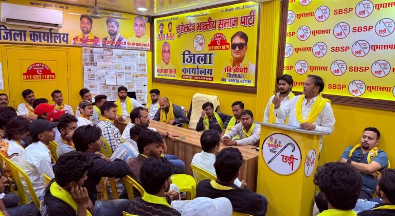 27 विधानसभा ग्रामीण बैठक मुरादाबाद में आयोजित, रवि चौधरी कार्यकर्ताओं को संबोधित करते हुए