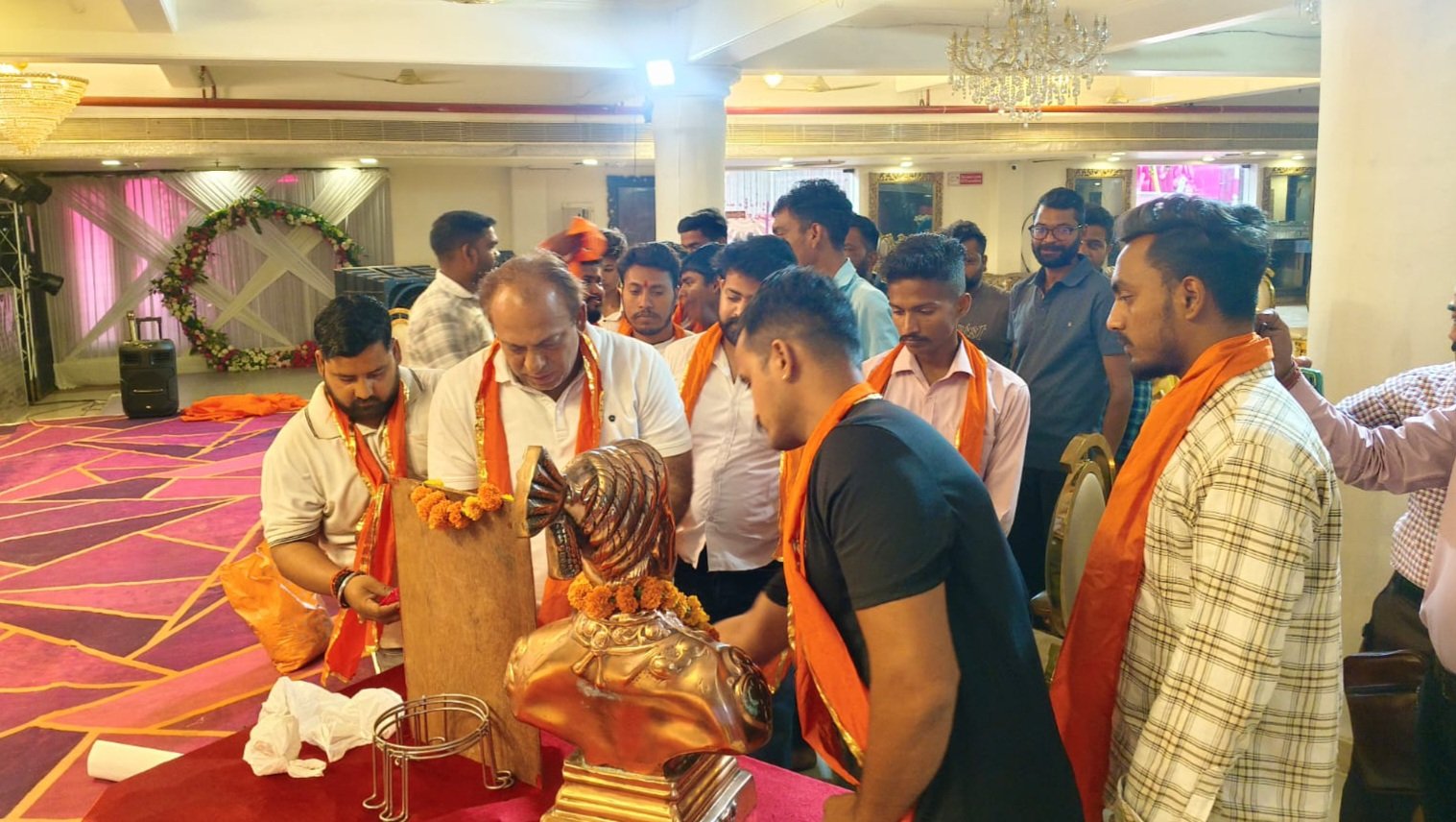 मुरादाबाद शिवसेना सम्मेलन में वीरेंद्र अरोड़ा और पदाधिकारी, होटल पैराडाइज मानसरोवर में आयोजित कार्यक्रम