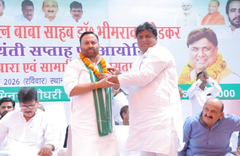 भीकनपुर में आयोजित भाईचारा एवं समरसता समारोह का दृश्य