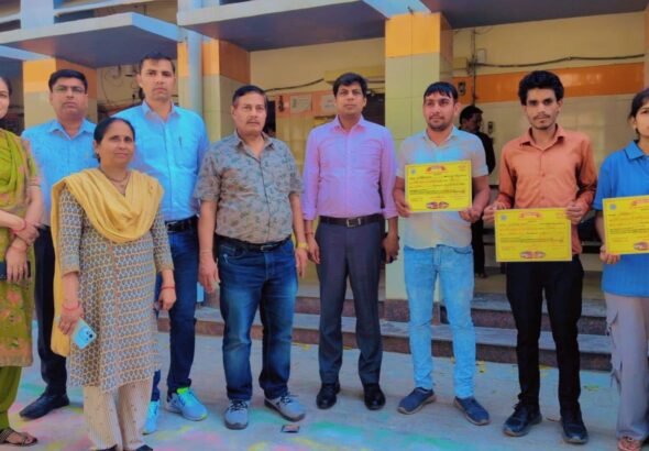 चालक परिचालकों का सम्मान समारोह मुरादाबाद में आयोजित कार्यक्रम का दृश्य