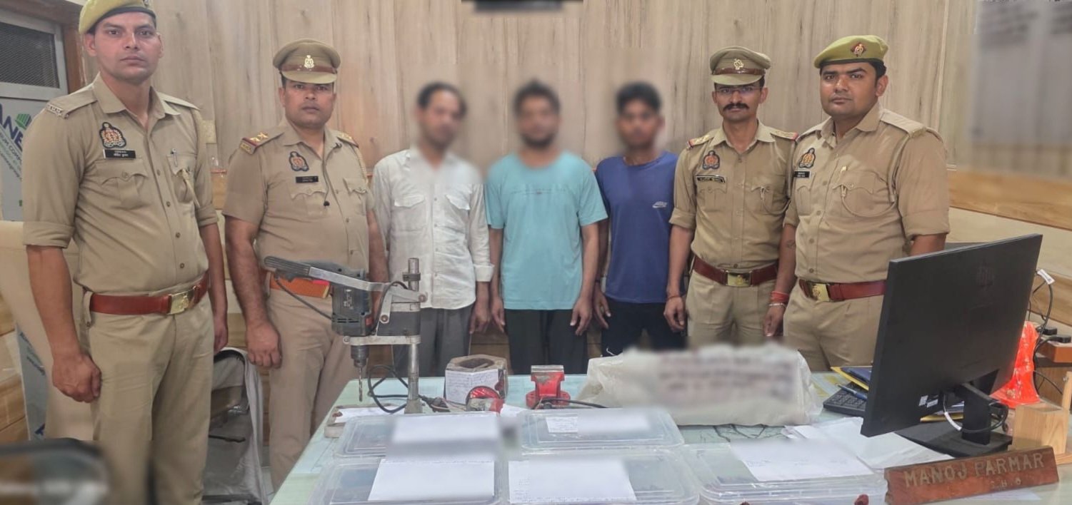 पुलिस द्वारा बरामद अवैध हथियार