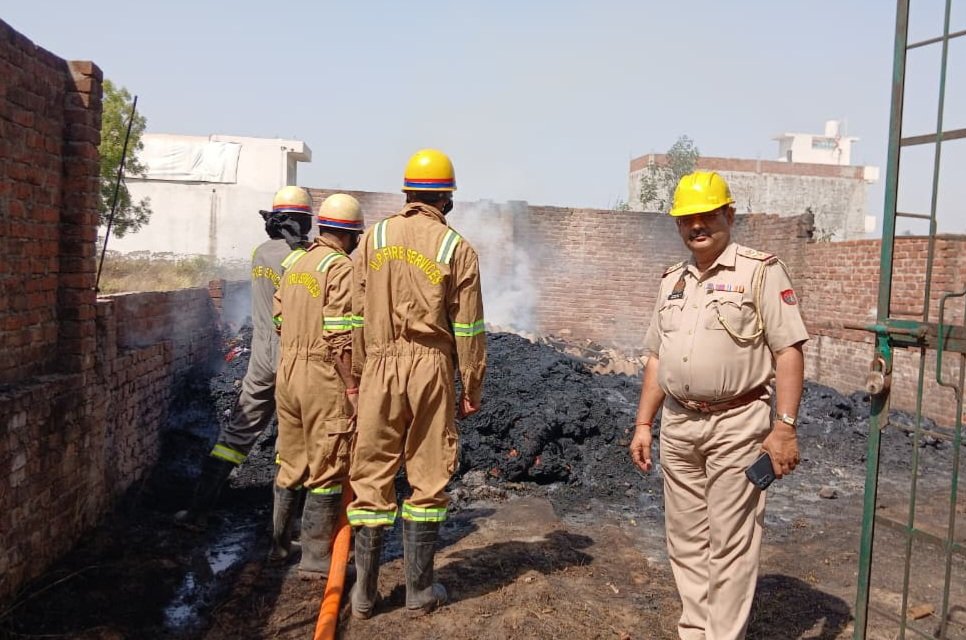 पाकबड़ा स्क्रैप यार्ड आग की घटना स्थल