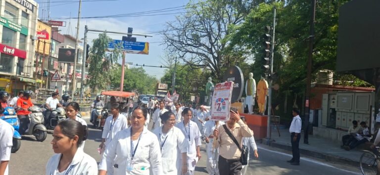 संचारी रोग नियंत्रण दस्तक अभियान के तहत निकाली गई जागरूकता रैली