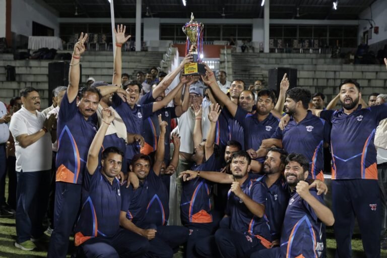 फाइनल मैच का रोमांचक दृश्य UPSRTC टूर्नामेंट