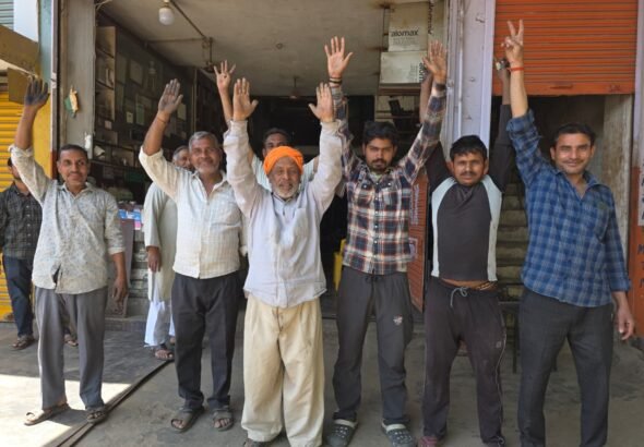 नगरवासियों का विरोध प्रदर्शन