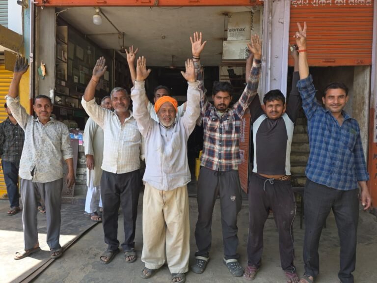 नगरवासियों का विरोध प्रदर्शन