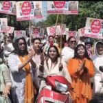 नारी शक्ति वंदन अभियान के तहत निकली रैली का दृश्य