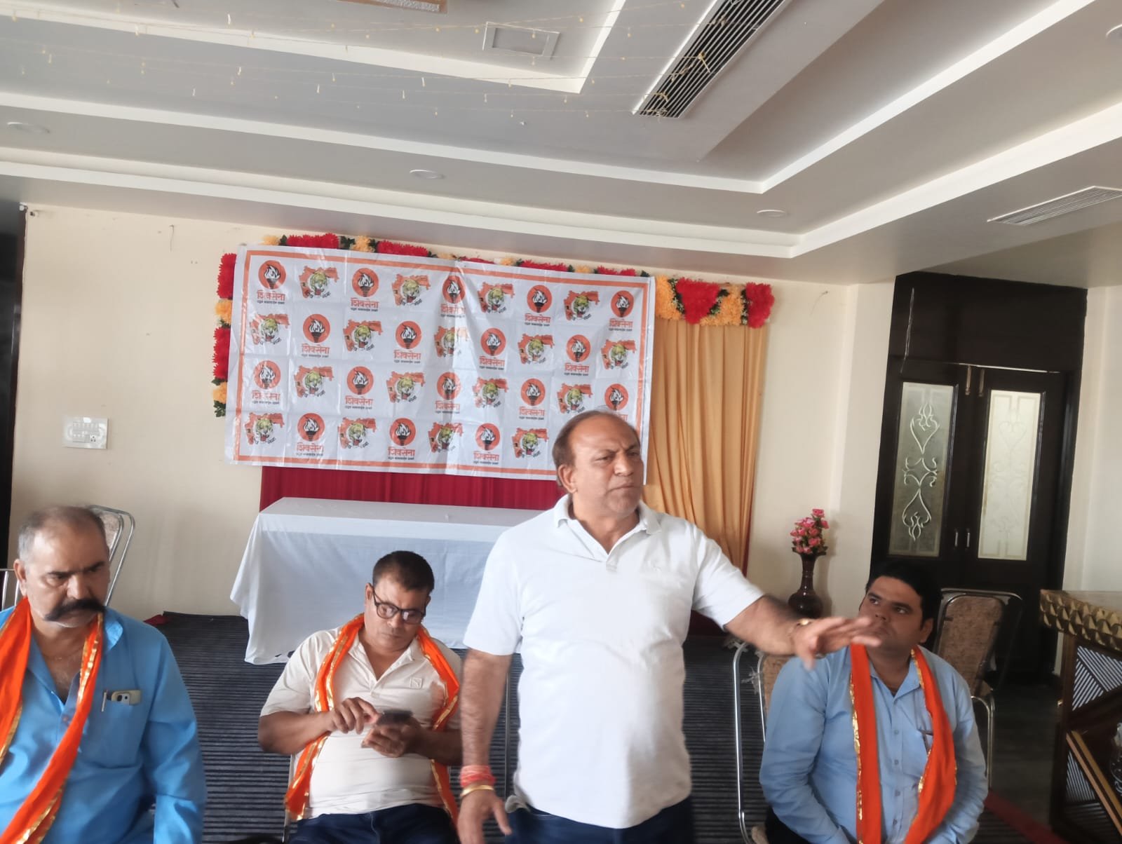मुरादाबाद शिवसेना चिंतन शिविर में नेताओं की बैठक