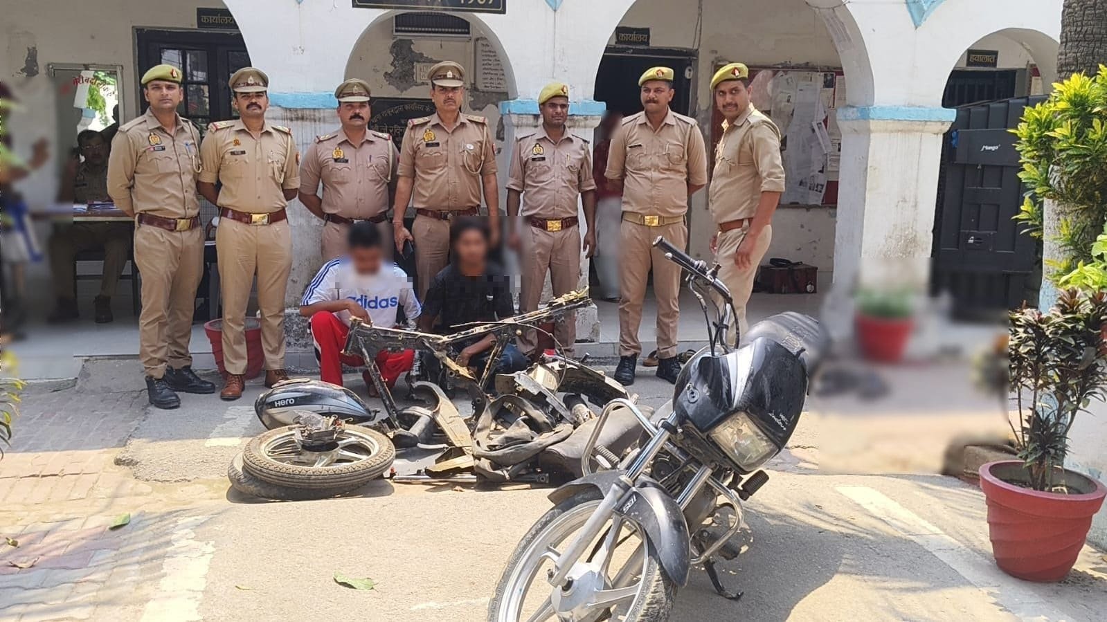 गिरफ्तार आरोपी पुलिस हिरासत में