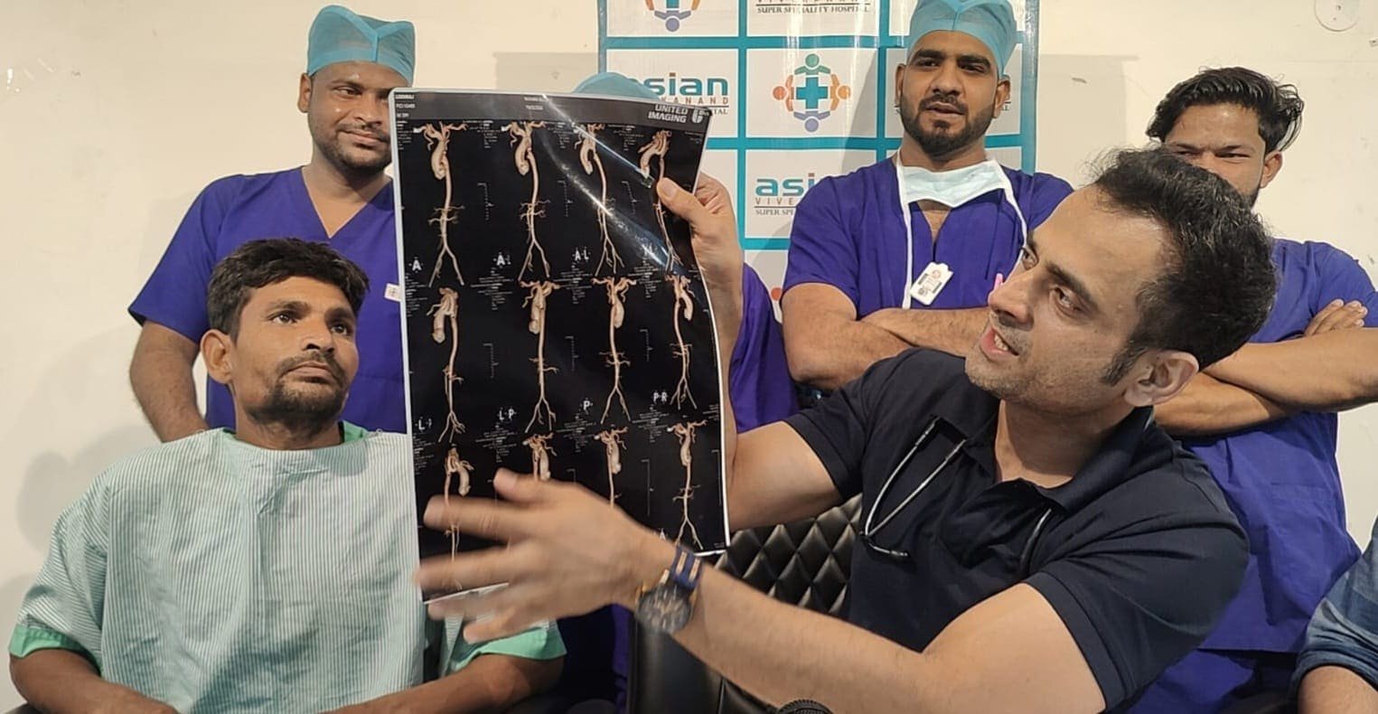 अस्पताल में कार्डियोलॉजी टीम