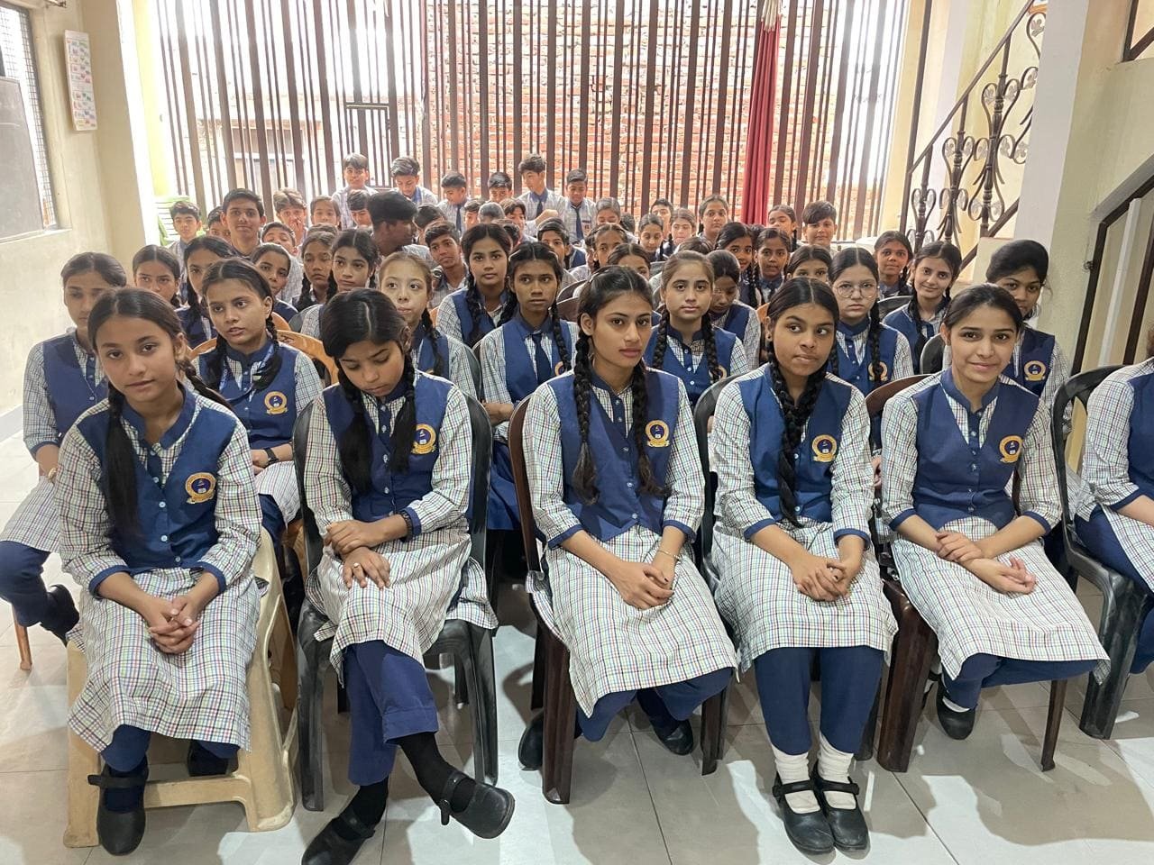इंटरनेट और सोशल मीडिया के दुष्प्रभावों पर लिटिल एंजिल्स में जागरूकता कार्यक्रम