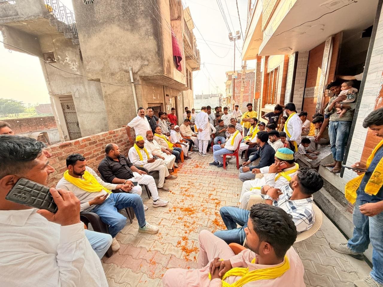 सुहेलदेव भारतीय समाज पार्टी के कार्यक्रम में उमड़ी भीड़ मुरादाबाद में सुभासपा सदस्यता अभियान का दृश्य