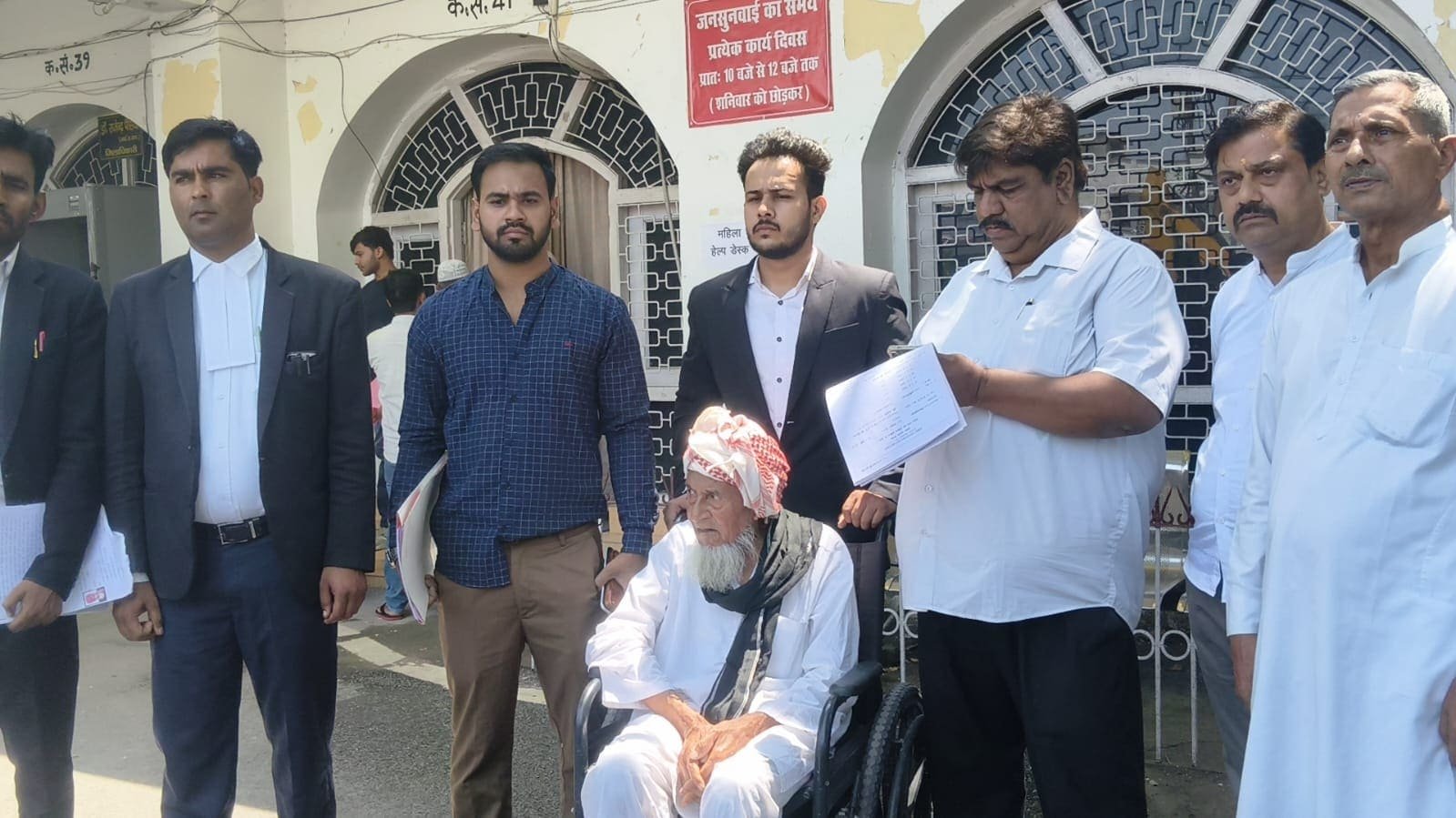 मुरादाबाद में 90 वर्षीय मोहम्मद अजमल ने भू-माफियाओं से जमीन बचाने के लिए DM से न्याय और सुरक्षा की गुहार लगाई