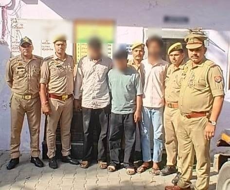 पीतल कारोबारी डकैती केस में गिरफ्तार आरोपियों के साथ नागफनी पुलिस