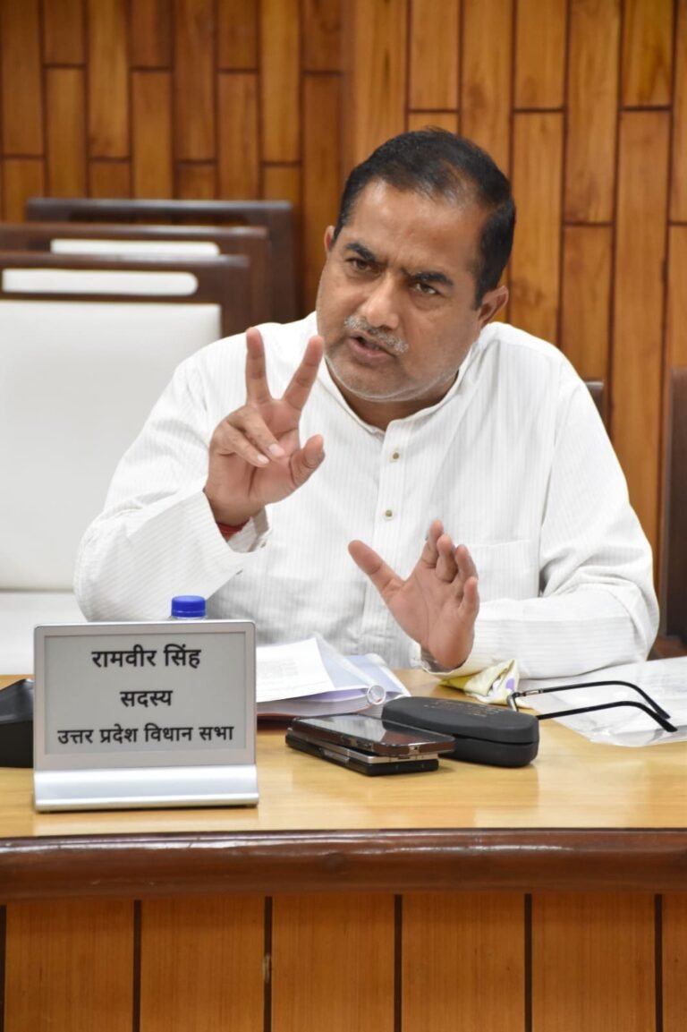 समिति बैठक में मुरादाबाद मेडिकल कॉलेज की मांग उठाते कुंदरकी विधायक ठाकुर रामवीर सिंह