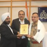 जिला बार एसोसिएशन शपथ ग्रहण समारोह में एसएसपी मुरादाबाद का सम्मान करते पदाधिकारी