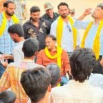 ग्राम भोपुर जनचौपाल कार्यक्रम में ग्रामीणों की समस्याएं सुनते जनप्रतिनिधि और मौजूद ग्रामीण