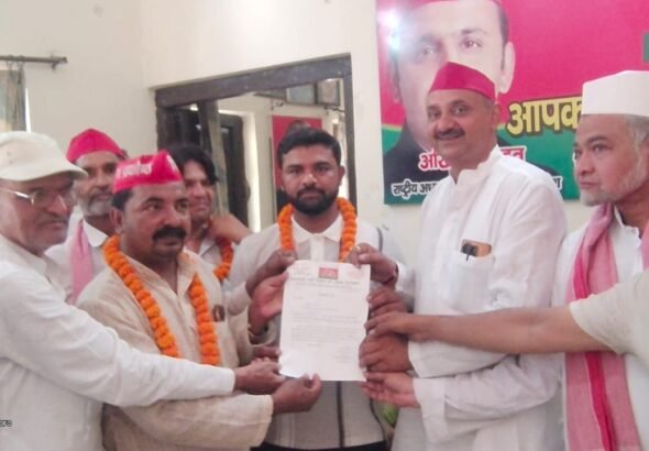 मुरादाबाद सपा पिछड़ा वर्ग प्रकोष्ठ बैठक में संगठन मजबूती और 2027 विधानसभा चुनाव की तैयारी करते सपा नेता एवं कार्यकर्ता