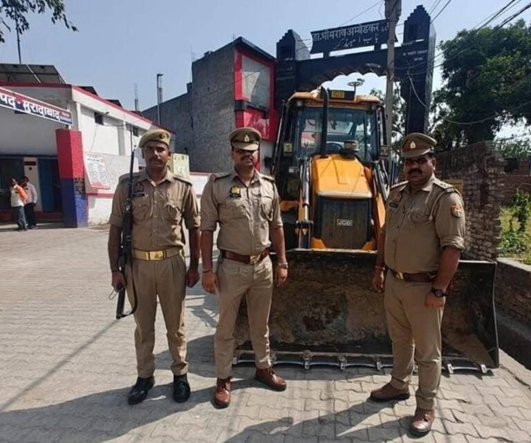 मुरादाबाद के कांठ क्षेत्र में बुलडोजर पर निकली बारात,पुलिस ने की कार्रवाई