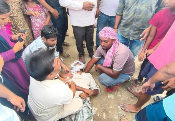 मैनाठेर सड़क हादसा: संभल मार्ग पर तेज रफ्तार कार की टक्कर से साइकिल सवार बुजुर्ग गंभीर घायल