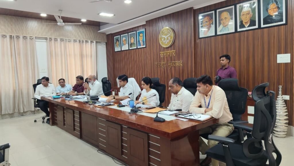 जिला स्वास्थ्य समिति की बैठक में डीएम ने स्वास्थ्य सेवाओं की समीक्षा की