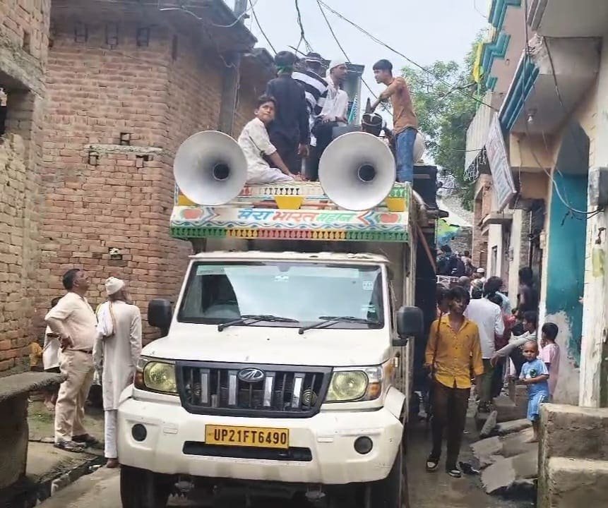 ग्राम पंडिया में ईद मिलादुन्नबी का पर्व हर्षोल्लास एवं भाईचारे के साथ संपन्न होने पर निकले जुलूस-ए-मोहम्मदी में शामिल अकीदतमंद