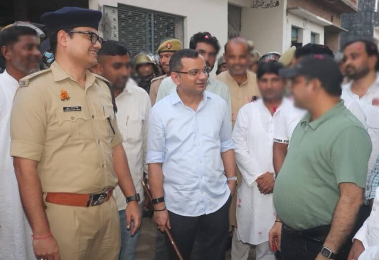 एसएसपी सतपाल अंतिल और एसपी ग्रामीण कुंवर आकाश सिंह की मैनाठेर के चार गांवों में पैदल गश्त