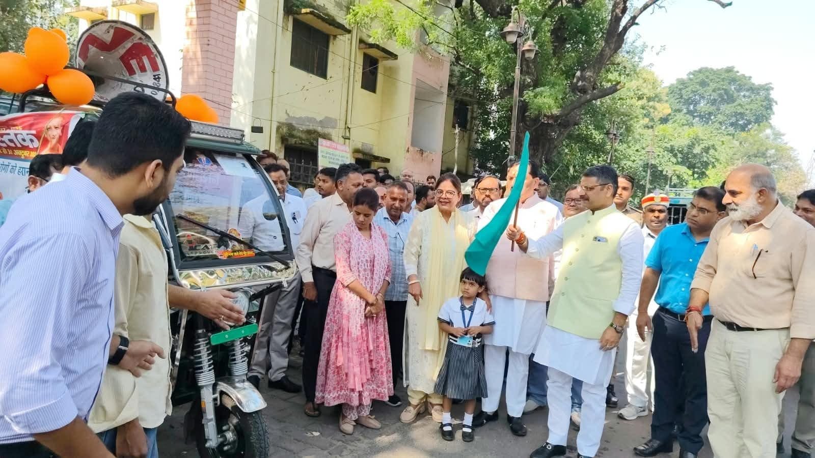 मुरादाबाद में विशेष संचारी रोग नियंत्रण अभियान के शुभारम्भ पर जागरूकता रैली