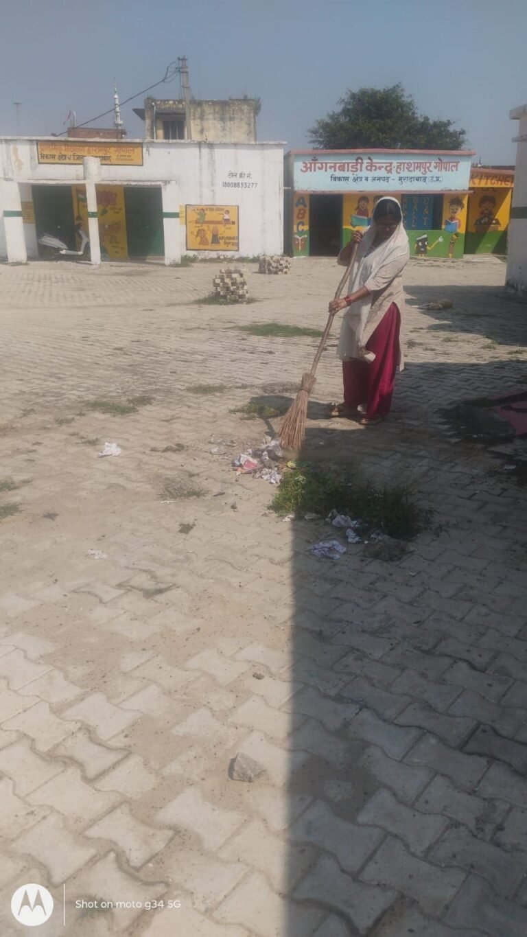 संचारी रोग नियंत्रण अभियान के तहत मुरादाबाद के परिषदीय विद्यालयों में विशेष सफाई अभियान