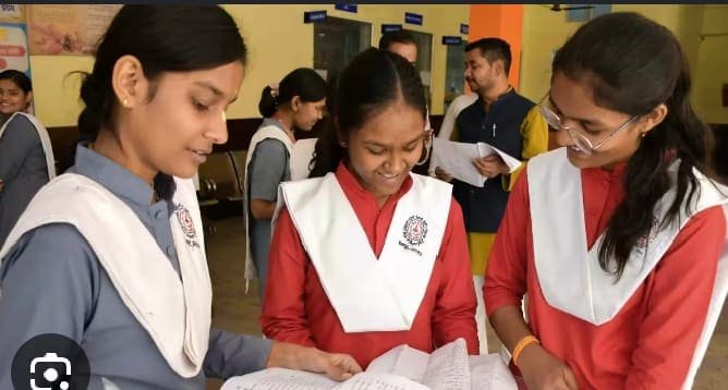 यूपी बोर्ड परीक्षा 2027 के लिए 7526 परीक्षा केंद्रों की सूची जारी