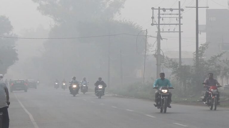 आगरा में AQI सेंसर और वायु प्रदूषण की निगरानी से जुड़ी खबर