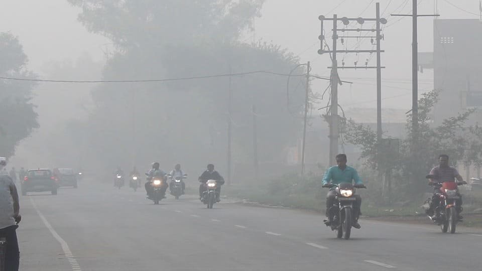 आगरा में AQI सेंसर और वायु प्रदूषण की निगरानी से जुड़ी खबर